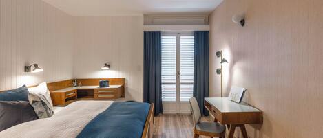 Camera Classic con letto matrimoniale o 2 letti singoli, vista valle | Con stile personalizzato, con arredamento individuale, Wi-Fi gratuito