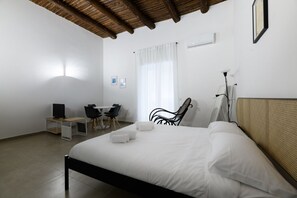 2 bedrooms, WiFi, bed sheets - Casa Tofa By Dimorra (NAPOLI)