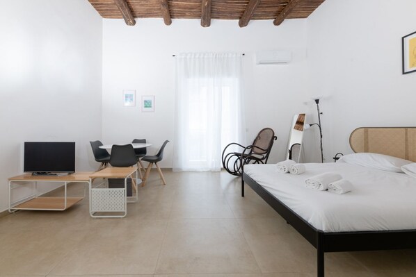 1 bedroom, WiFi, bed sheets