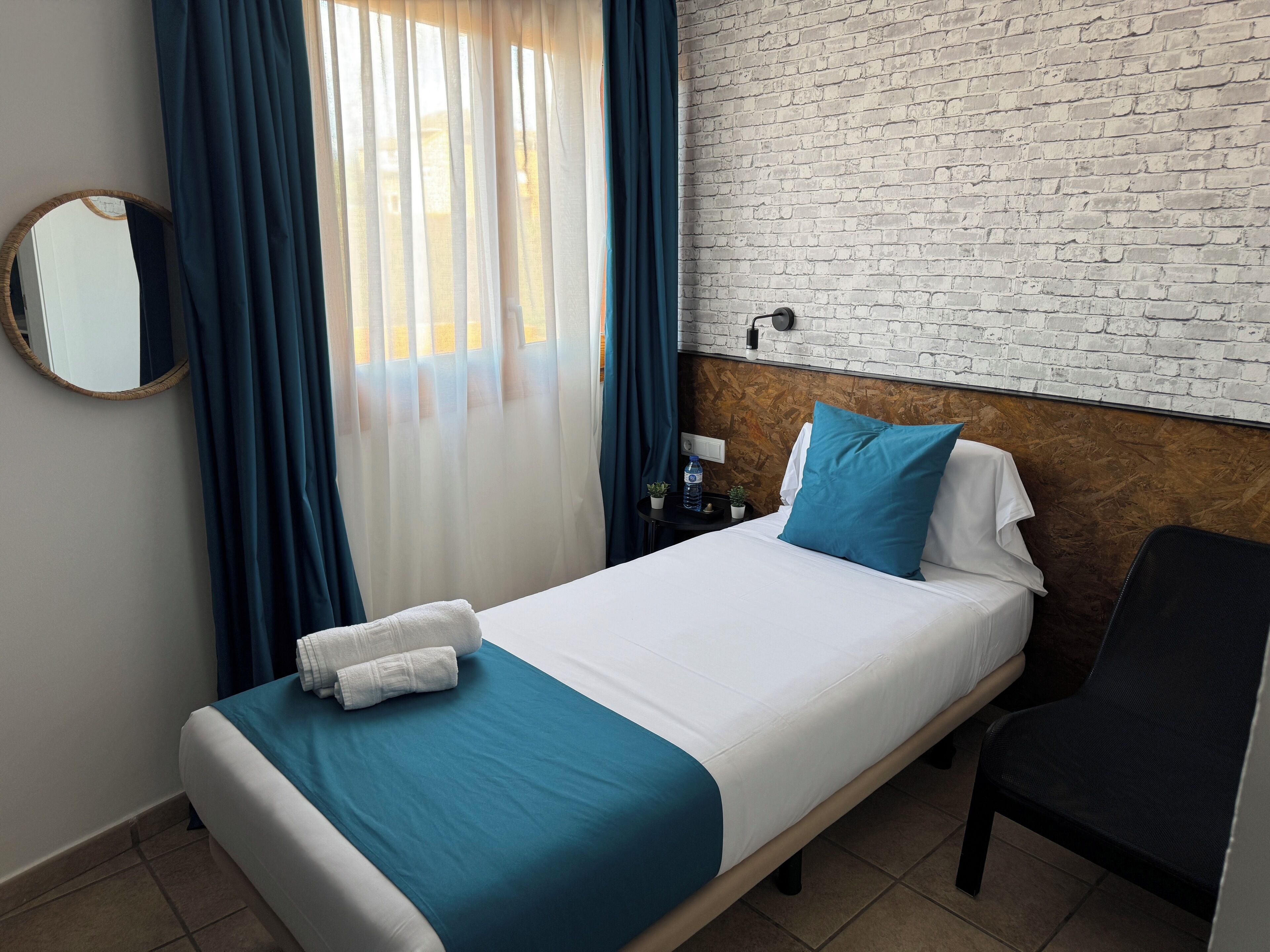 Single Room | Down comforters, soundproofing, travel crib, free WiFi