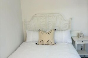 2 bedrooms, WiFi, bed sheets - Cardiff/Pernath Home2
 (Penarth)