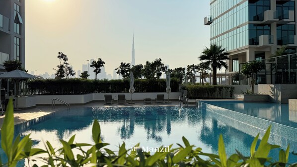 Outdoor pool - 1BR Apt Near Downtown with Skyline Views (Dubai)