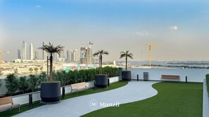 Exterior - 1BR Apt Near Downtown with Skyline Views (Dubai)