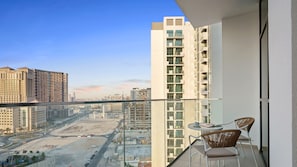 Appartement luxueux, balcon, vue sur la ville | Balcon