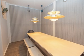 L27 Middle | Servicio de comidas en la habitación