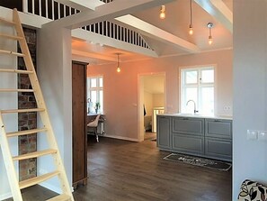 L27 Upstairs | Living area