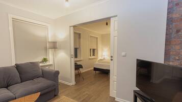 L27 Middle | Ruang tamu | 20 inci televisyen LCD dengan kabel