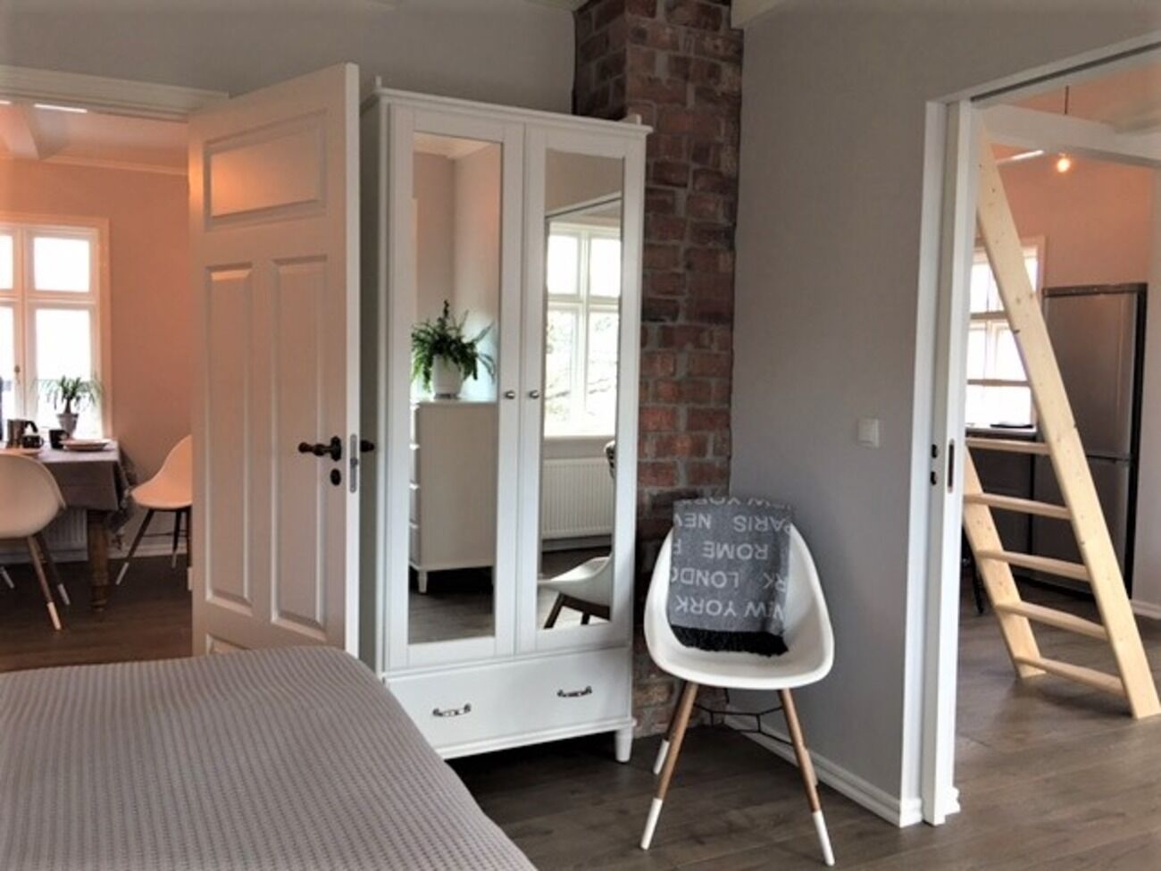 L27 Upstairs | Free WiFi, bed sheets