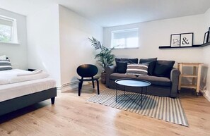 Quadruple Room | Iron/ironing board, free WiFi, bed sheets - Day Dream Soleyjargata Apartments (Reykjavik)