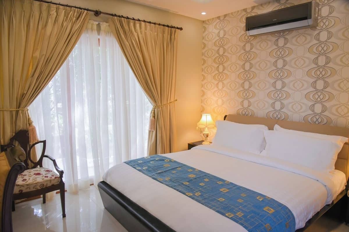 Deluxe Double Room, City View | Soundproofing, iron/ironing board, free WiFi