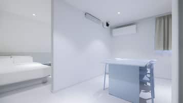 Lounge | Premium bedding, laptop workspace, soundproofing, free WiFi