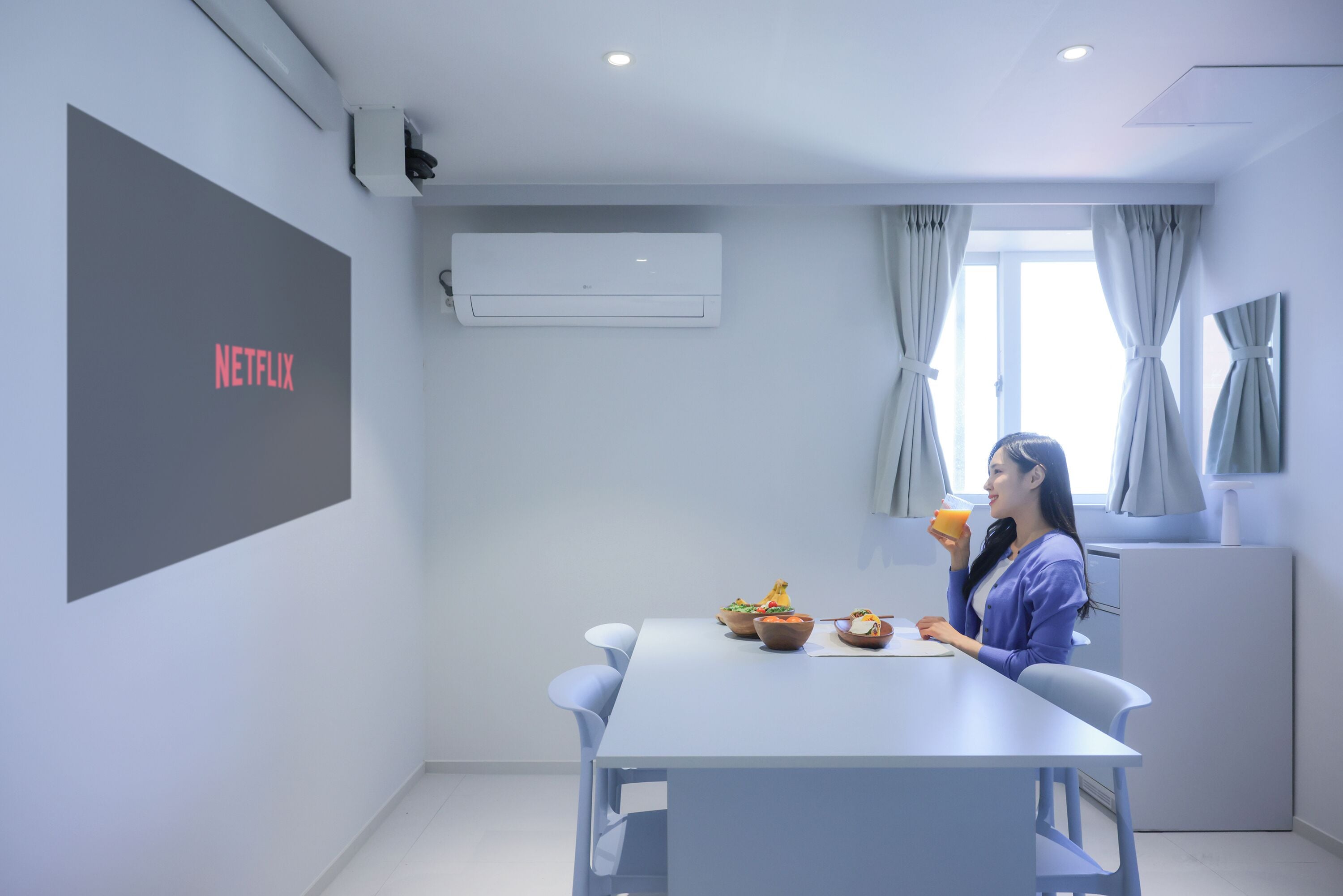 Lounge | Premium bedding, laptop workspace, soundproofing, free WiFi