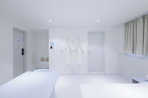 Habitación estándar | Ropa de cama de alta calidad y espacio para trabajar con un portátil