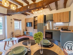 Dining - Charming lodging near Angers with private outdoor space (Loire-Authion)