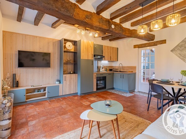 Dining - Charming lodging near Angers with private outdoor space (Loire-Authion)