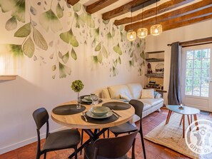 Dining - Charming lodging near Angers with private outdoor space (Loire-Authion)