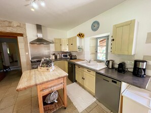 Fridge, microwave, dishwasher, coffee/tea maker