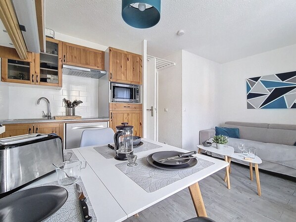 Kühlschrank, Mikrowelle, Geschirrspüler