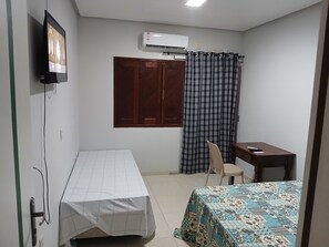 Classic Single Room | Desk, laptop workspace, free WiFi - Hotel Toronto  (Paragominas)