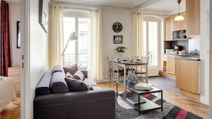 A modern apartment with a living room, dining area, and kitchen. - Beauregard Design Résidence (Paris)
