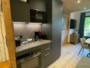 Køleskab, mikrobølgeovn, opvaskemaskine