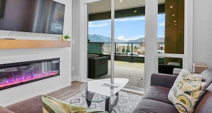 New Sweeping Lake Views 1BR + Den