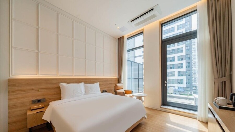 THE HOUND HOTEL BANDALISLAND 2