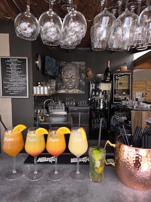 Bar à beira da piscina
