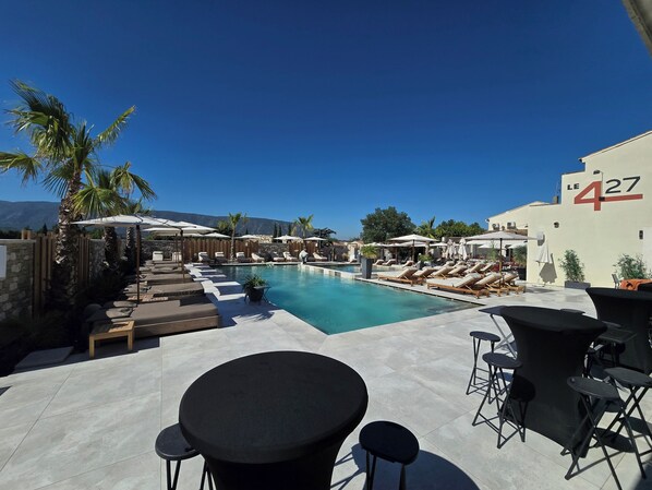 Seasonal outdoor pool - Les Loges du Luberon (Cabrieres-d'Avignon)