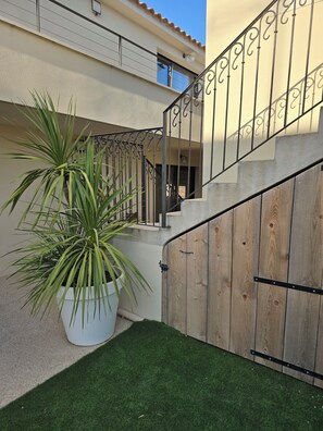 Exterior - Les Loges du Luberon (Cabrieres-d'Avignon)