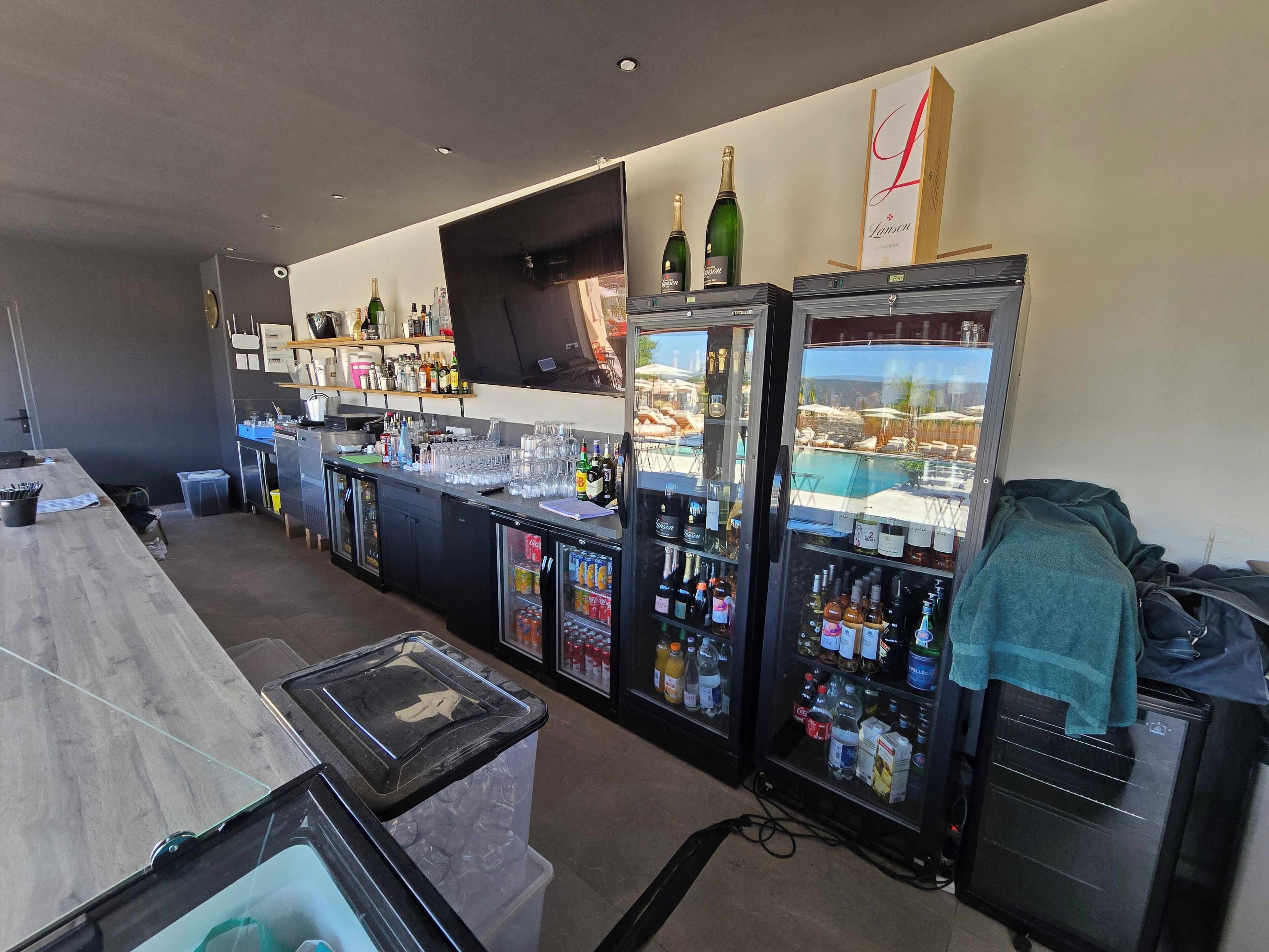 Poolside bar