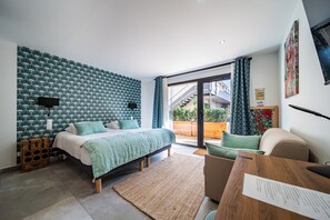 Privilege Room | Premium bedding, desk, laptop workspace, blackout curtains - Les Loges du Luberon (Cabrieres-d'Avignon)