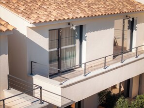 Exterior - Les Loges du Luberon (Cabrieres-d'Avignon)