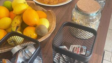 ๋งค์ผ ๋ทํ ์์นจ ์์ฌ(1์ธ๋น EUR 15)