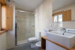 Shower, hair dryer, towels, shampoo