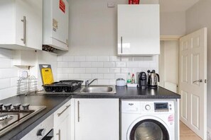 Jääkaappi, mikroaaltouuni