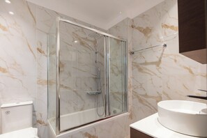 Shower, hair dryer, towels, soap - Riviera Vista Luxury Homes -  Hydramis, w/shared Pool (9829+99H Lappei, Greece)