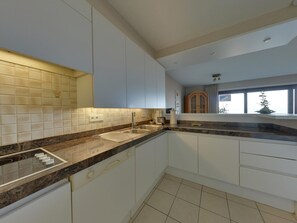 Fridge, microwave, oven, stovetop - Castelli H, H3101 + G* (Oostduinkerke)