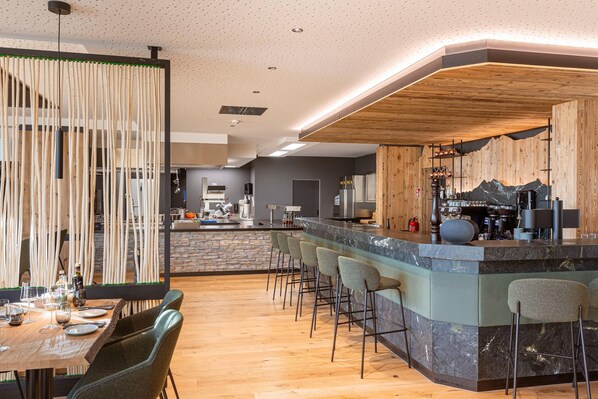 Apartment | Bar (on property)