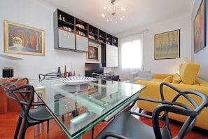 Apartment, City View | Living area - Una finestra sulla cupola di San Pietro (Rome)