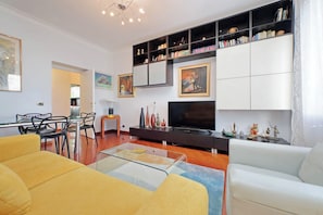 Living area - Una finestra sulla cupola di San Pietro (Rome)