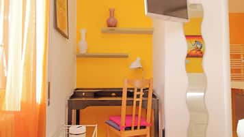 Appartamento, vista città | 2 camere, ferro/asse da stiro, Wi-Fi gratuito