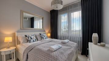 Deluxe Apartment, Balcony | Iron/ironing board, free WiFi, bed sheets