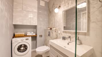 Deluxe-Apartment, Balkon | Badezimmer
