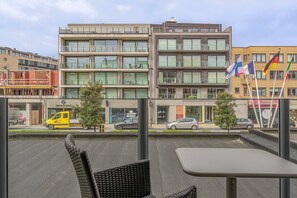 Outdoor dining - 2 bedroom accommodation in Oostduinkerke (Oostduinkerke)