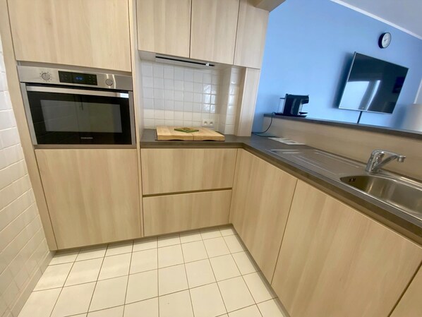 Oven, stovetop, coffee/tea maker