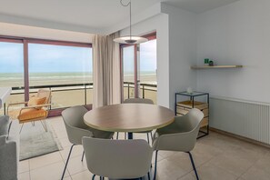 Dining - 2 bedroom accommodation in Oostduinkerke (Oostduinkerke)