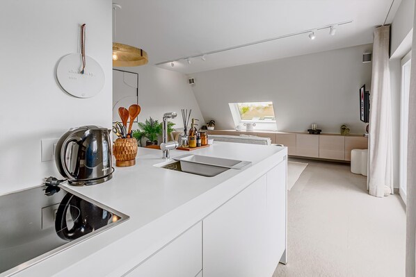 Fridge, microwave, stovetop, coffee/tea maker