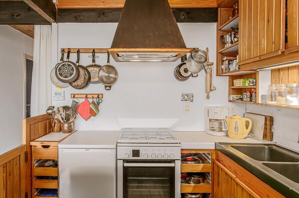 Microwave, oven, stovetop, electric kettle