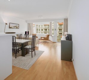 Dining - 3 bedroom accommodation in Oostduinkerke (Oostduinkerke)